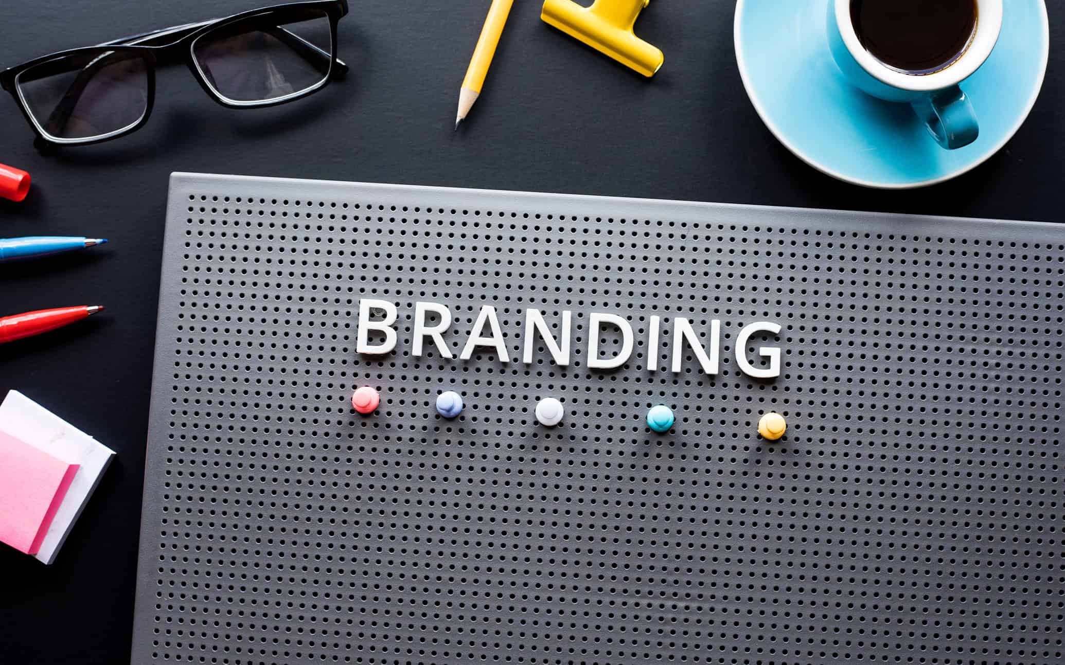 creare identitate de brand